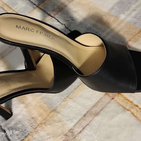 Marc Fisher womens hills 7.5 - Picture 2 of 4